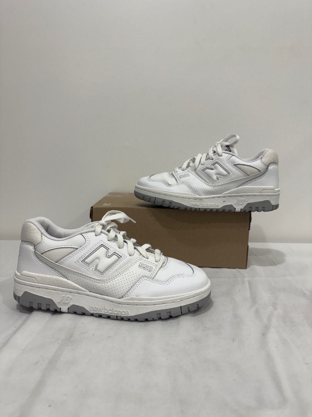 Used W/O Box! Men's New Balance 550 White Grey Classic Lace Up Sneakers Size 8